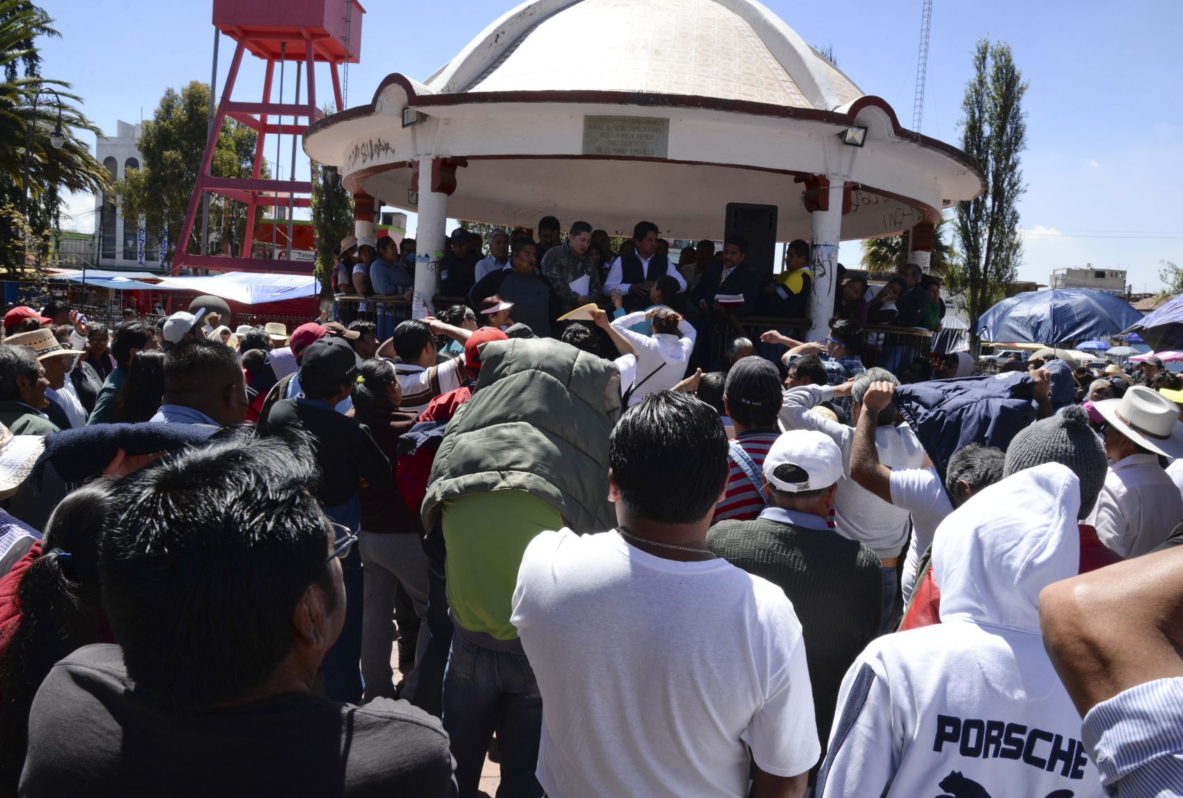 Acorralado el alcalde por el problema de la inseguridad en Xonacatlán.