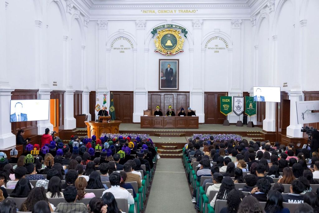 Exigen consejeros alumnos universitarios destitución de Carlos Barrera como rector de UAEMex