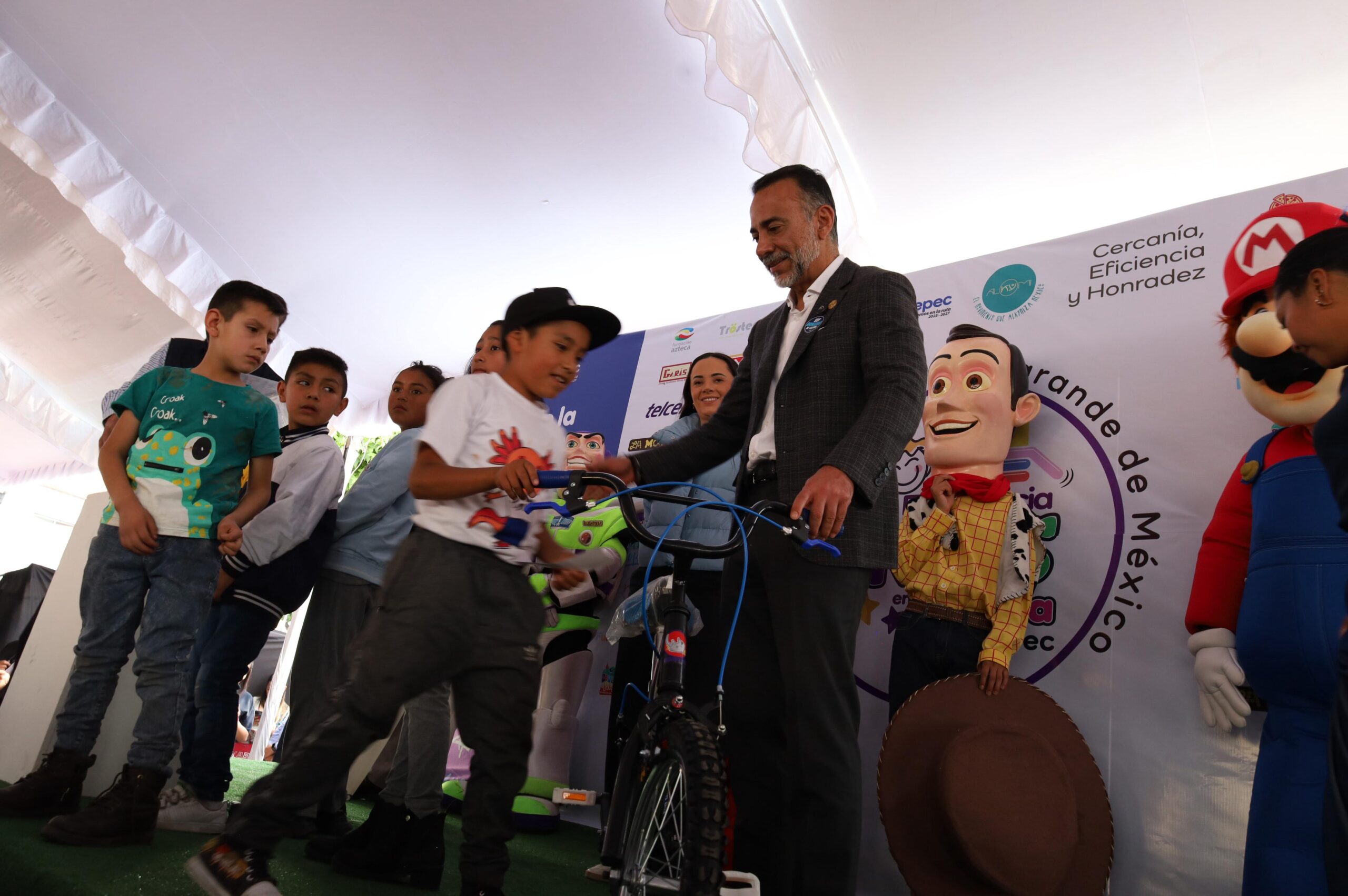 Festejan el Día del Niño y de la Niña en Metepec con más de 4 mil asistentes