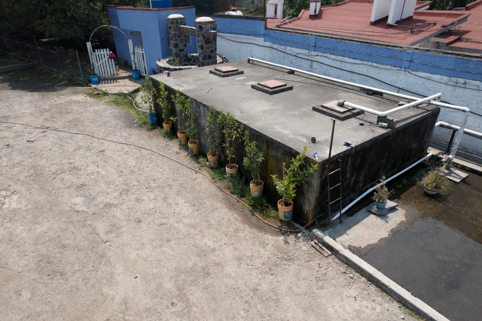 Descubre FGJEM 18 tomas clandestinas de agua en Ocoyoacac en cateos de 7 inmuebles