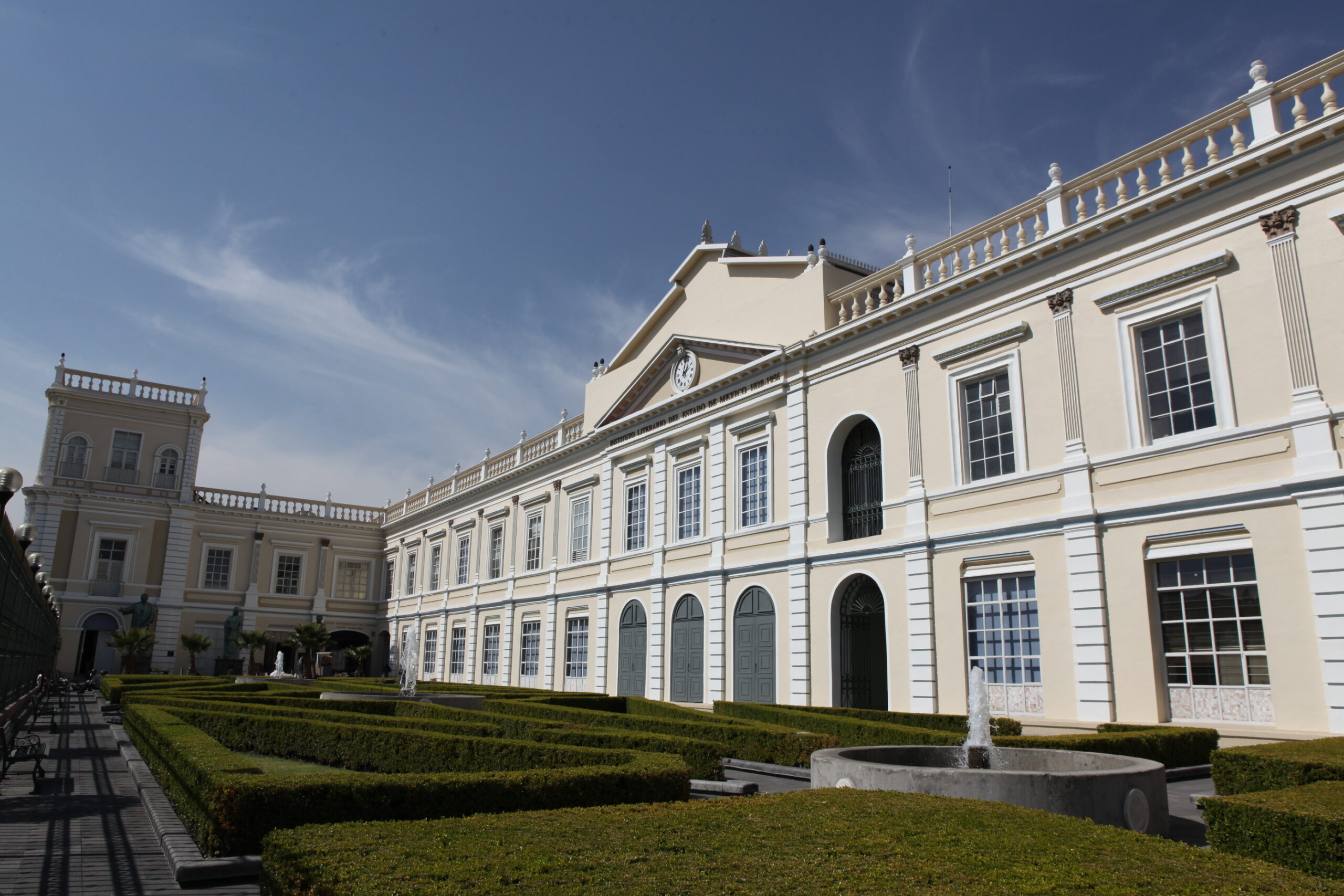 Invita Patricia Zarza a establecer acuerdos que permitan la entrega del Edificio de Rectoría