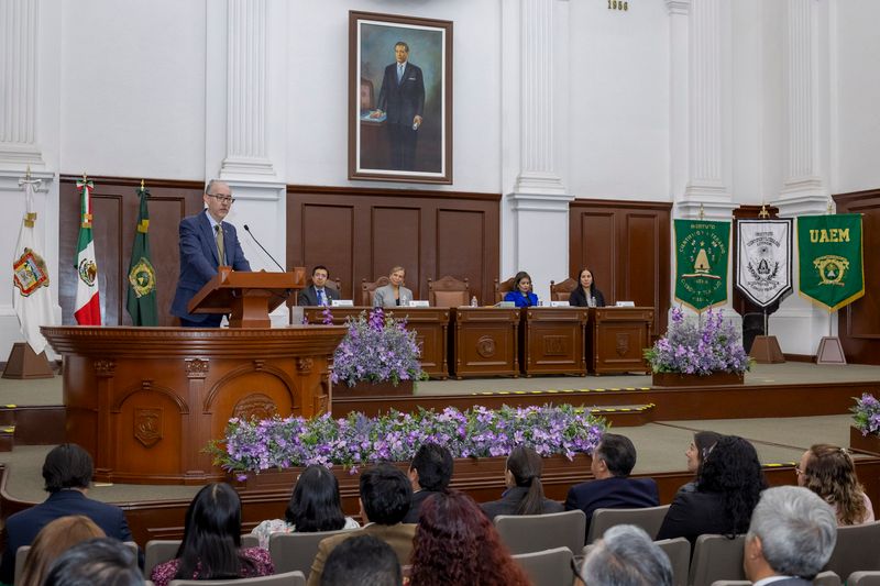 Reconoce UAEMex labor de su comunidad académica 