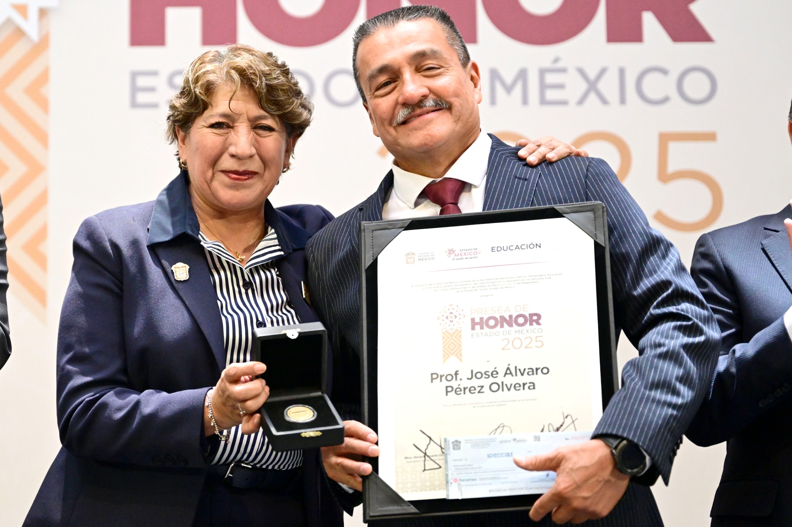 Anuncia Delfina Gómez Álvarez 2 mil basificaciones al magisterio mexiquense