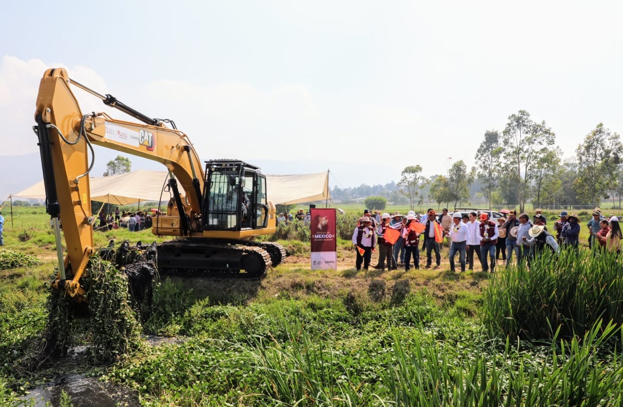Envía Edomex maquinaria para desazolve de canales, construcción de bordos y caminos saca cosecha