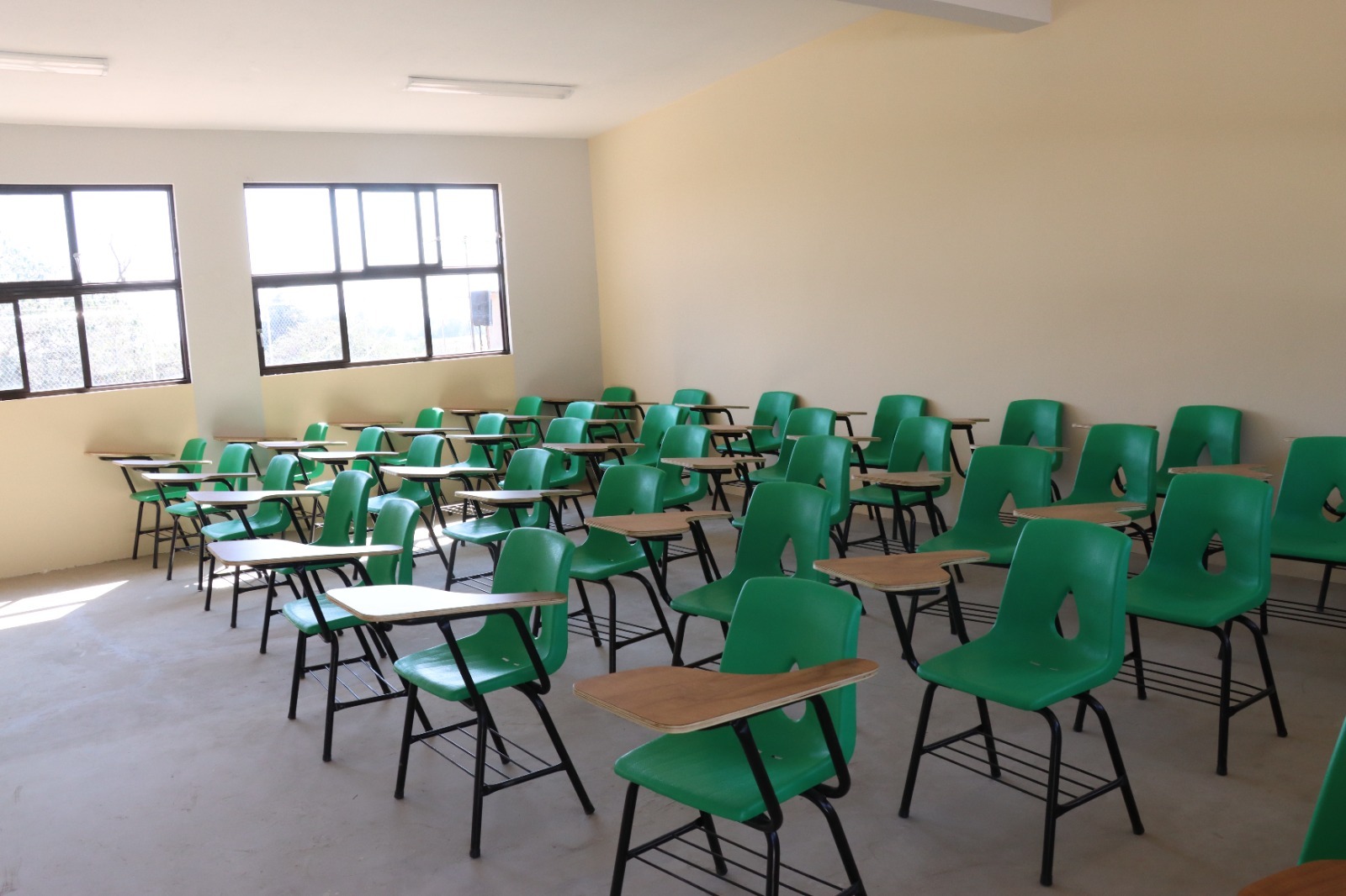 Zinacantepec invierte en infraestructura educativa: entrega dos aulas nuevas