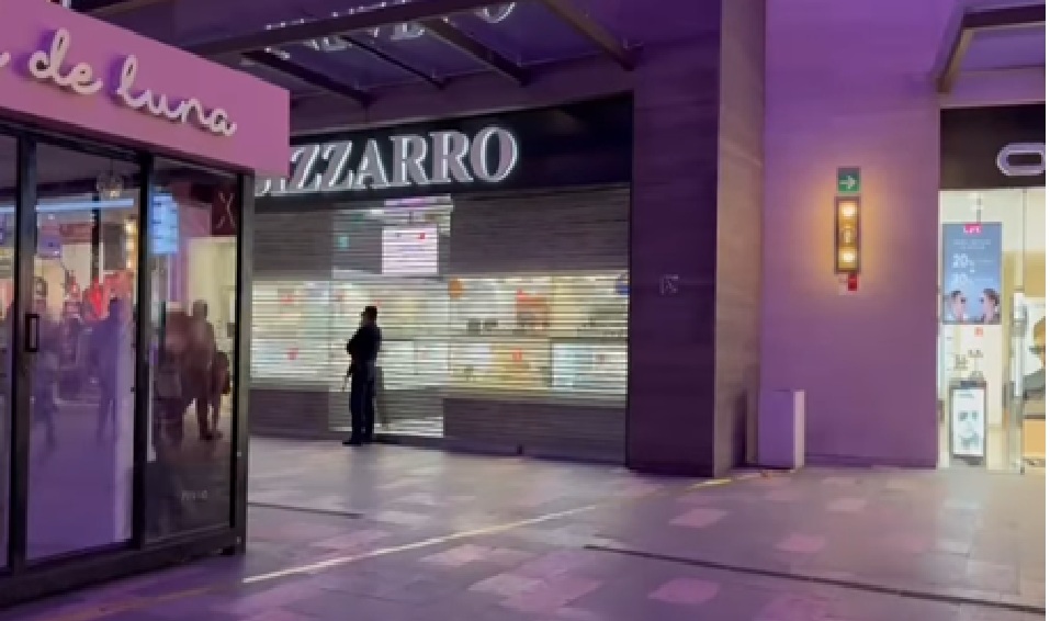 Asaltan joyería en “Town Square” de Metepec; hay un detenido y dos prófugos