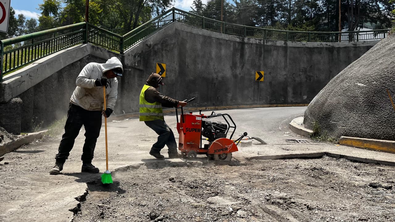 Avanzan trabajos de bacheo en Toluca
