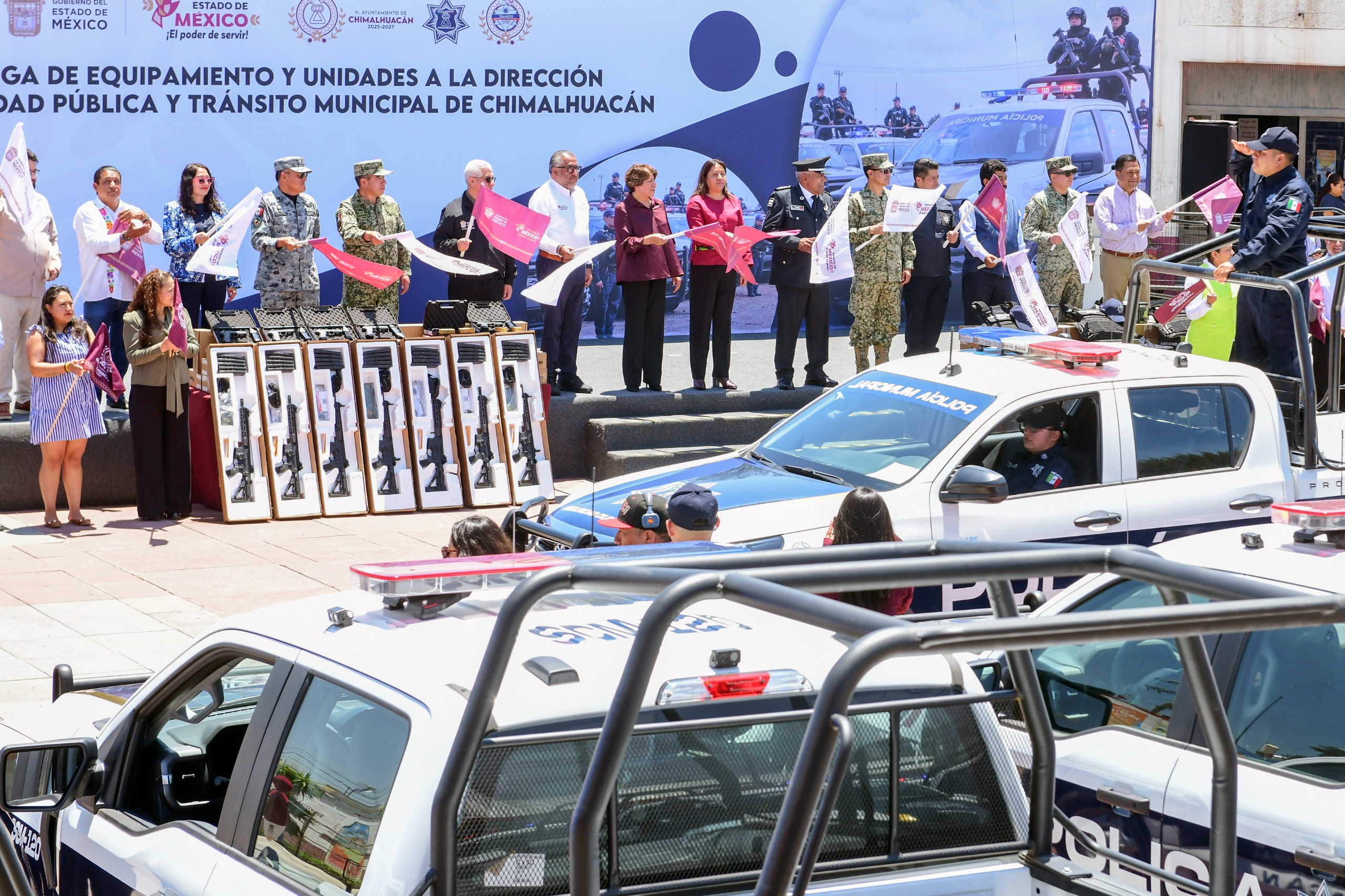 Entregan equipamiento de seguridad a Chimalhuacán; Zona Oriente cuenta con más de mil patrullas