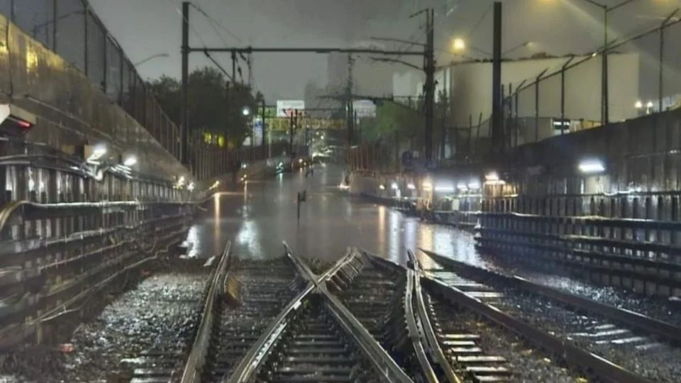 Buscan resolver suspensiones del servicio en línea A del Metro por inundaciones