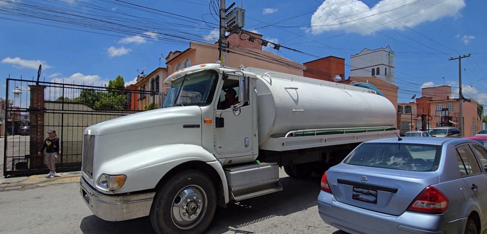 Garantiza Toluca  acceso al agua potable a través de pipas