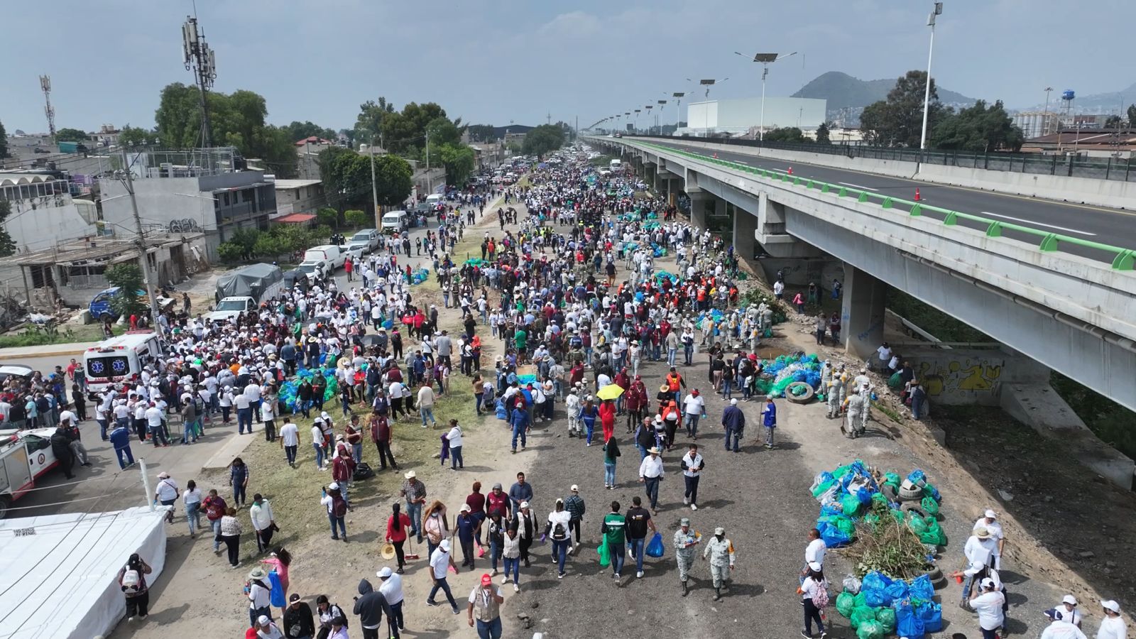 Más de 150 mil personas participan en jornada de limpieza en Ecatepec para romper récord Guinnes