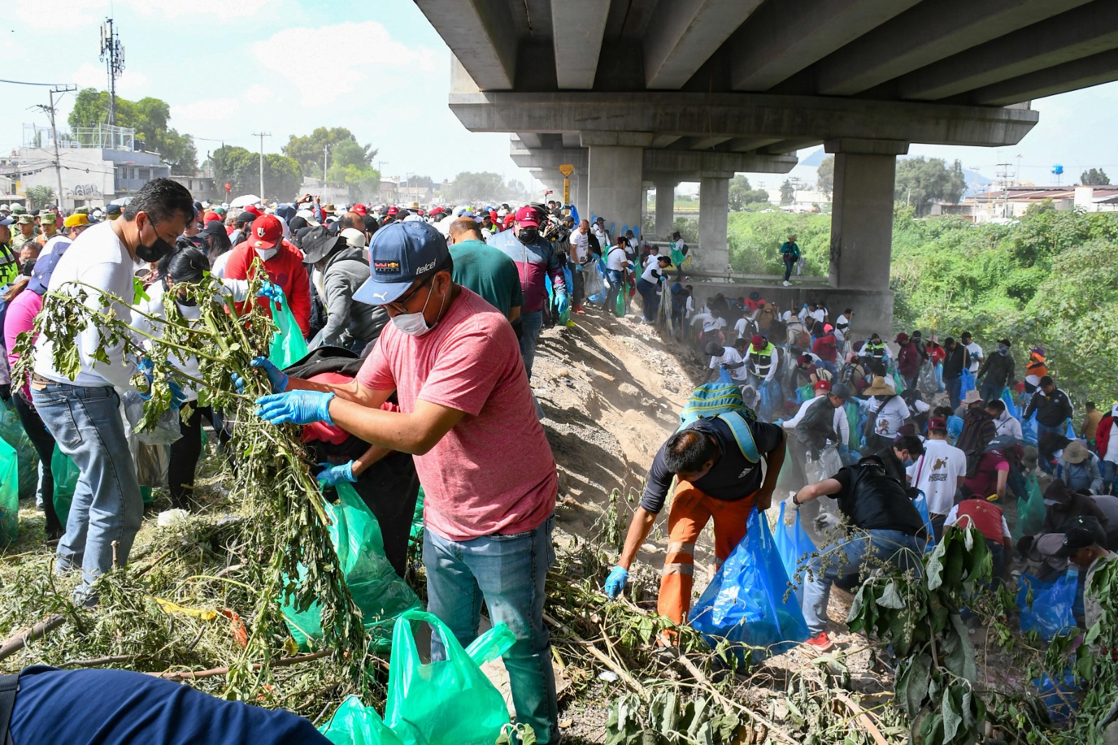 Retiran más de mil toneladas de basura de las calles de Ecatepec; va a continuar la limpia en colonias