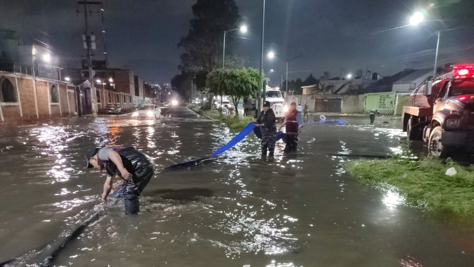 Atiende Gobierno Edomex acumulación de agua en vialidades y hospital del IMSS tras lluvias del domingo