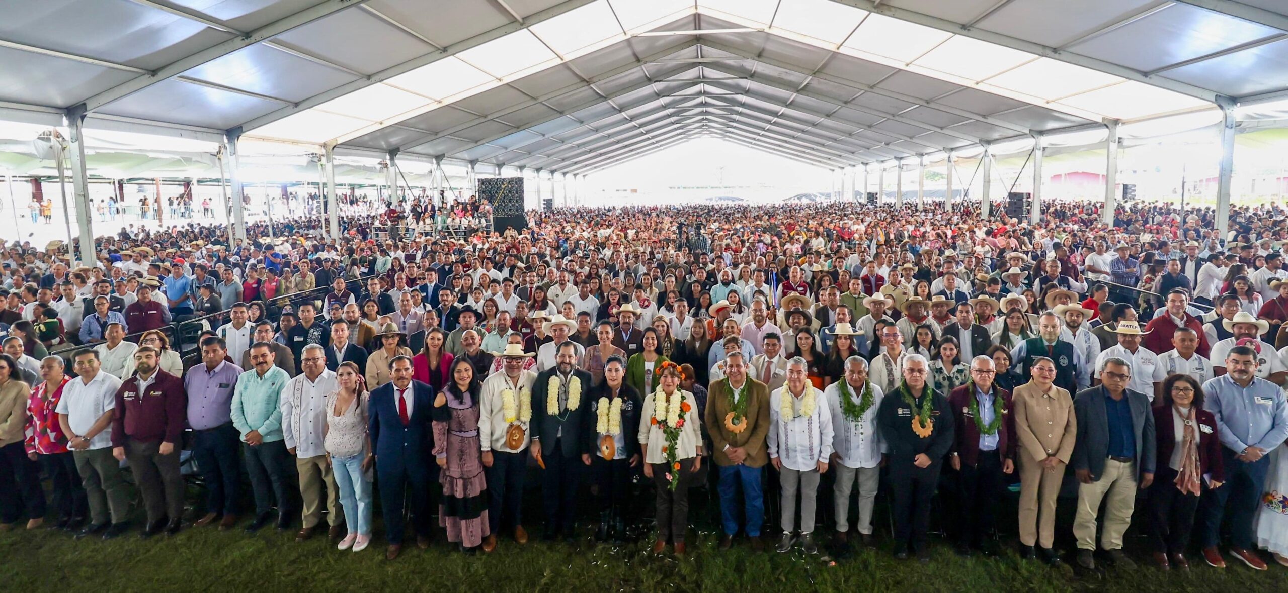 Obras de movilidad e introducción de paneles solares para zonas rurales, promete Delfina Gómez en el sur Edomex