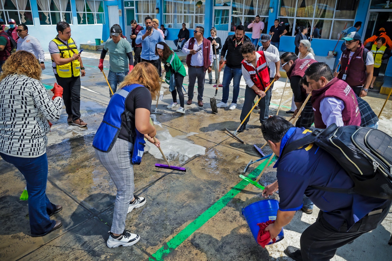 Reacondicionadas 14 de las 36 escuelas dañadas por inundaciones en Neza