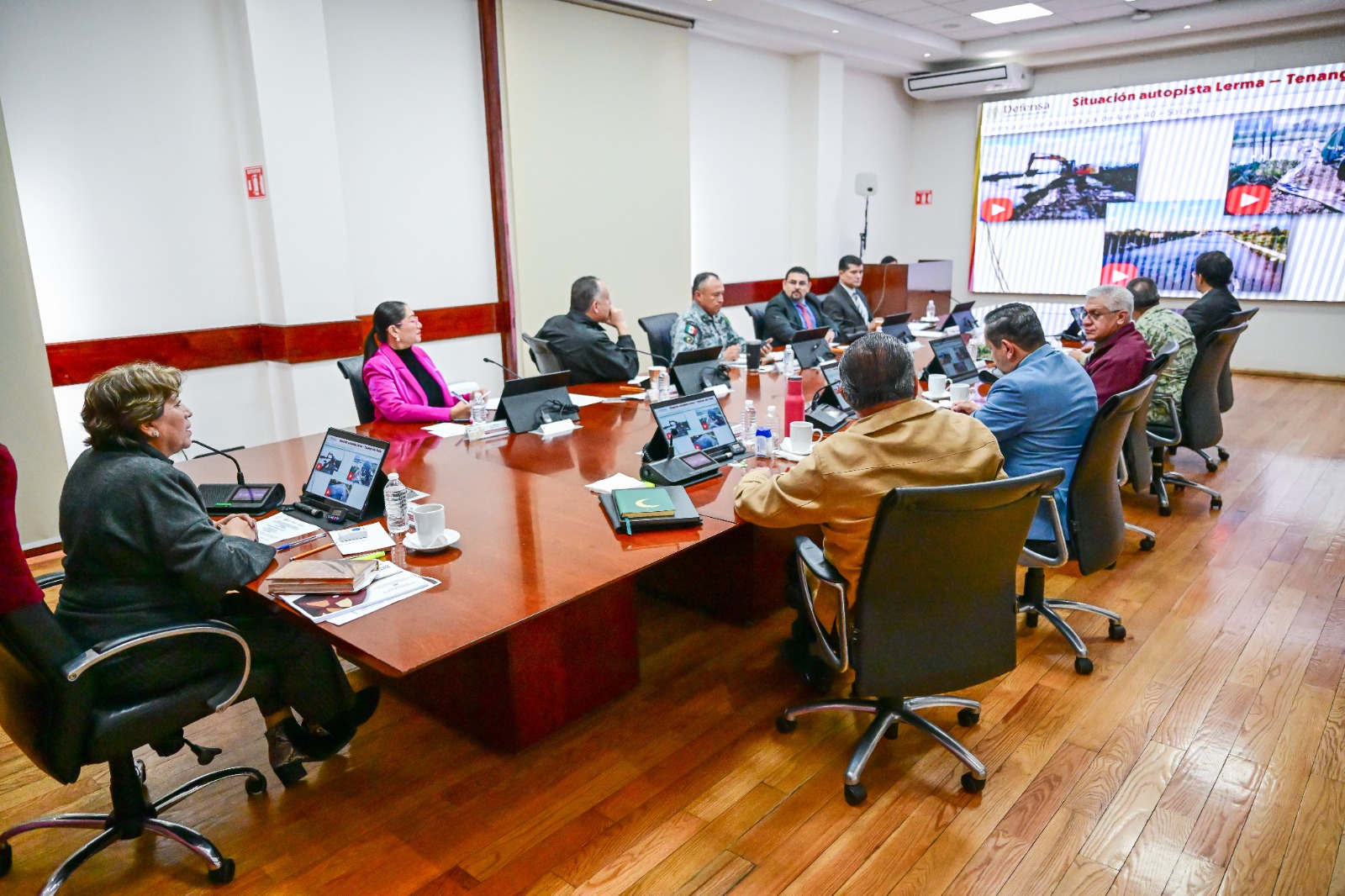 Atiende Edomex emergencias por deslizamientos de laderas; abordan Protección Civil en Mesas de Paz