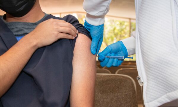 Edomex llama a completar esquemas de vacunación en niñas y niños para prevenir infecciones virales