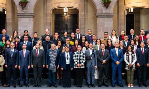 Recibe Delfina Gómez a diputados de la LXII Legislatura del Edomex: destacan coordinación y diálogo entre Poderes