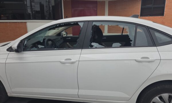 Perpetran atentado contra funcionaria de Tecámac; resultó herida de un brazo