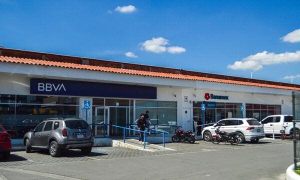 Roban un millón de pesos a cuentahabiente al salir de sucursal bancaria de Toluca