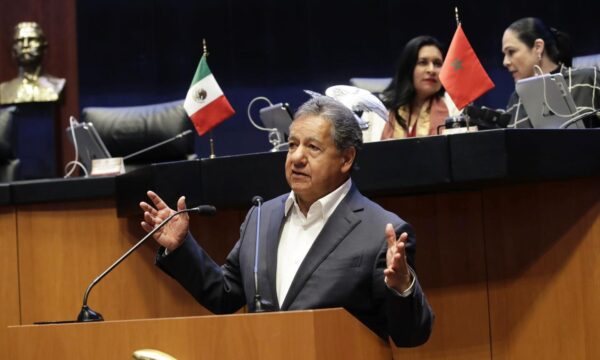 Regresa Higinio al Senado; seguirá opinando del gobierno de Delfina Gómez, advierte