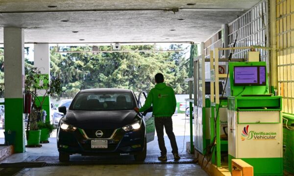 Dan prórroga de verificación vehicular para engomado azul hasta el 15 de enero