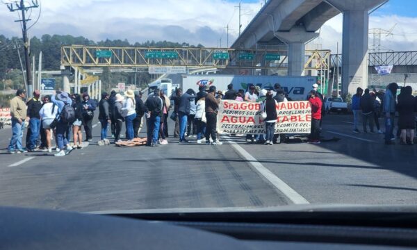 Bloquean la México-Toluca por conflicto en Ocoyoacac; vecinos exigen suministro de agua