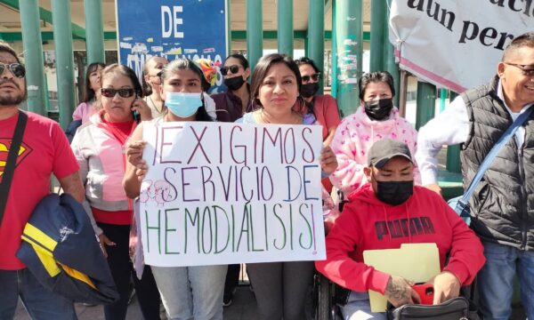Escalan protestas por la falta de insumos para hemodiálisis en Edomex; IMSS-Bienestar reconoce situación