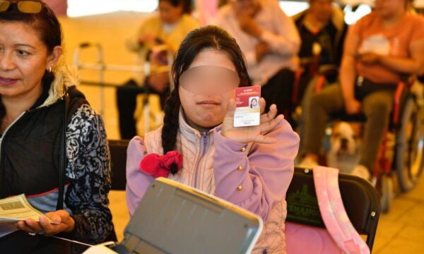 Edomex credencializa a personas con discapacidad para acceder más fácilmente a servicios y obtener descuentos