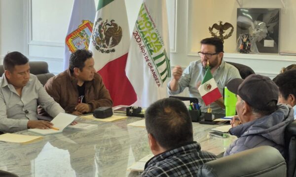 Por cuarto día consecutivo, Adolfo Solís recibe peticiones ciudadanas para definir obras públicas de 2026