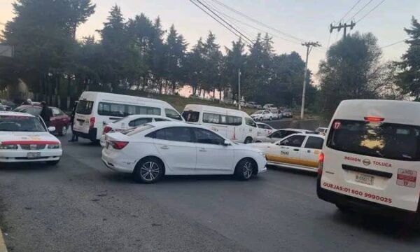 Reportan bloqueos en zona de Tenango – Tianguistenco; exigen mejora de caminos