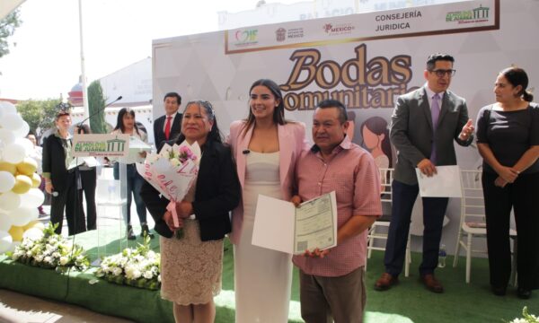Celebran bodas comunitarias en Almoloya de Juárez por Día del Amor y la Amistad