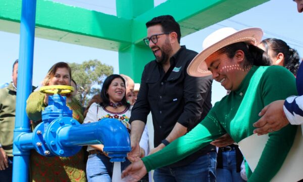 Entrega Adolfo Solís tanque elevado de 43 mil litros de agua potable para Almoloya de Juárez