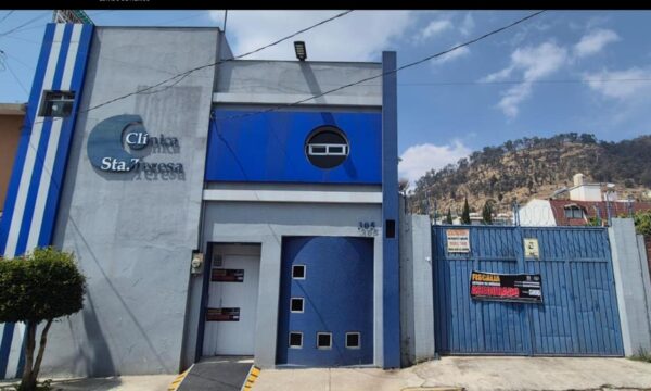 Asegura Fiscalía Edomex clínica donde hacían cirugías estéticas sin control en Toluca; tres médicos detenidos