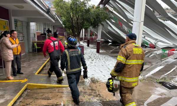 Se desploman 2 techumbres de escuelas y otra de una bodega, por granizada en Ecatepec