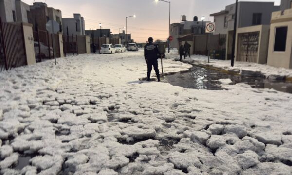 Registran intensa granizada en Tecámac; genera caos vehicular en carreteras y vialidades