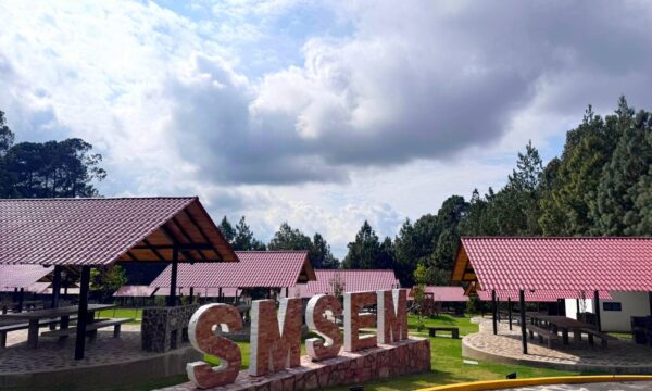 En casa de descanso de Valle de Bravo, SMSEM ofrece senderismo, paseos en lancha y parapente