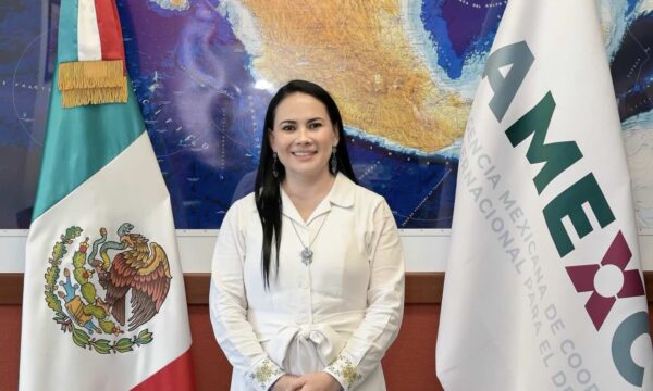 Alaba Sheinbaum trabajo de Alejandra Del Moral en la Amexcid