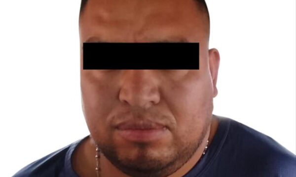 Detenido subdirector de seguridad de Xalatlaco por golpear a una mujer