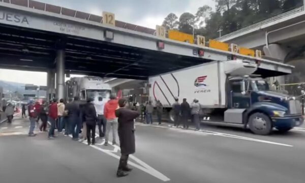 Levantan bloqueo en la México-Toluca; se retiran campesinos y se abre la circulación