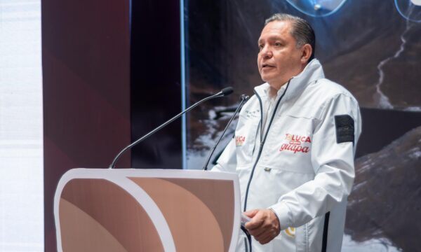 Promete alcalde de Toluca ordenar zona de hospitales tanto en Nicolás San Juan como en la parte de Colón