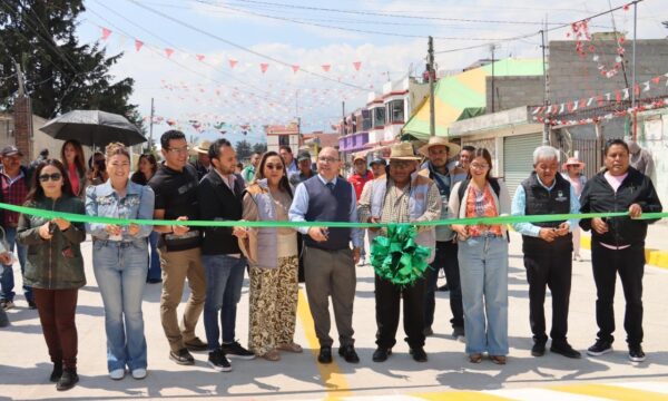 Entrega Zinacantepec pavimentación en San Lorenzo Cuauhtenco para mejorar movilidad y seguridad
