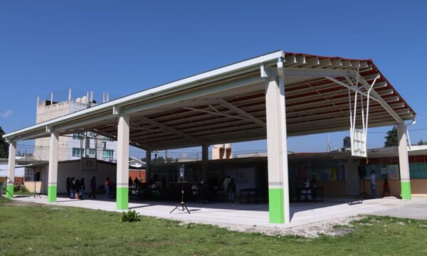Entrega Zinacantepec techumbre en primaria de Tejalpa para mejorar condiciones educativas