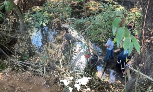 Al menos ocho lesionados en volcadura de camioneta con peregrinos que iban a Chalma