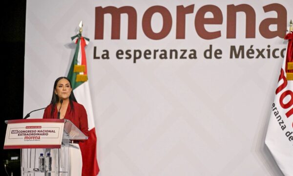 Asume Ariadna Montiel la dirigencia de Morena y advierte que no tolerará militantes corruptos