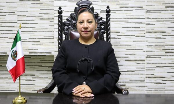 Condenan a 5 años y 5 meses de prisión a alcaldesa de Capulhuac, por haber golpeado a una empleada