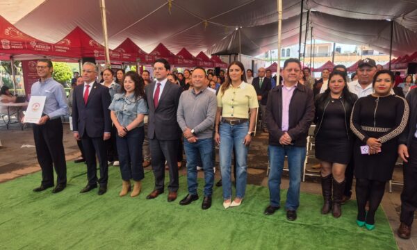 Caravanas por la Justicia acercan trámites y servicios a habitantes de Almoloya de Juárez