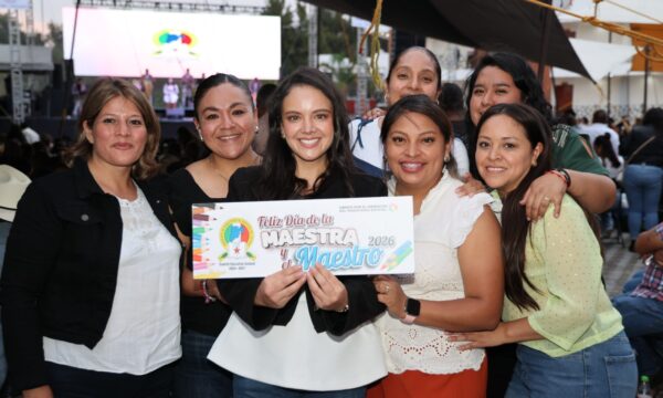 SMSEM realiza festejos regionales por Día de la Maestra y el Maestro