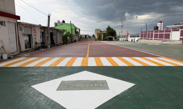 Rehabilitan plaza cívica y mejoran paso peatonal en Santa María Nativitas, Almoloya de Juárez