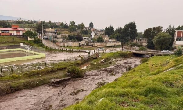 Lluvias provocan desbordamiento del Río Tejalpa; gobierno municipal brinda atención